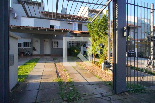 Garagem  de casa à venda com 3 quartos, 140m² em Jardim Itu, Porto Alegre