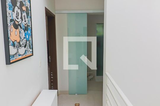Corredor Quartos de casa à venda com 4 quartos, 400m² em Parque dos Principes, São Paulo