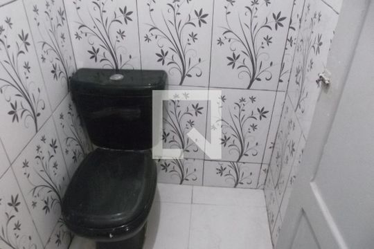 Banheiro de kitnet/studio para alugar com 1 quarto, 20m² em Higienópolis, Rio de Janeiro
