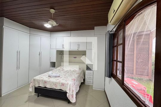 Suíte de casa de condomínio à venda com 6 quartos, 560m² em Vargem Grande, Rio de Janeiro