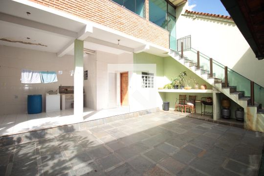 Area de Serviço de casa à venda com 4 quartos, 360m² em Floramar, Belo Horizonte