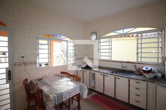 Cozinha de casa à venda com 4 quartos, 360m² em Floramar, Belo Horizonte