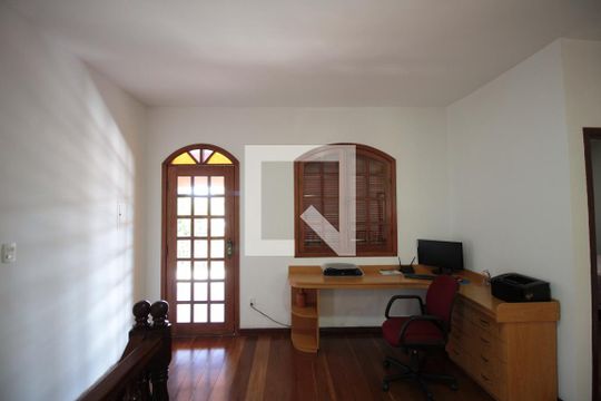 Hall dos Dormitórios de casa à venda com 4 quartos, 360m² em Floramar, Belo Horizonte