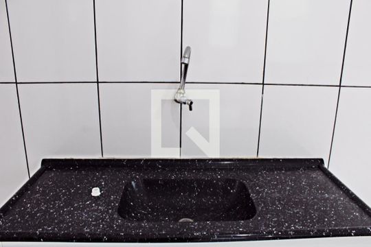 Cozinha de casa para alugar com 1 quarto, 44m² em Conjunto Residencial José Bonifácio, São Paulo