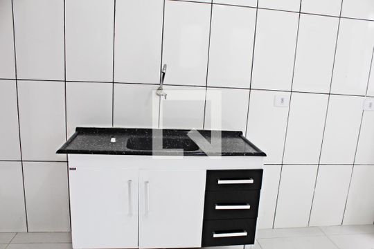 Cozinha de casa para alugar com 1 quarto, 44m² em Conjunto Residencial José Bonifácio, São Paulo