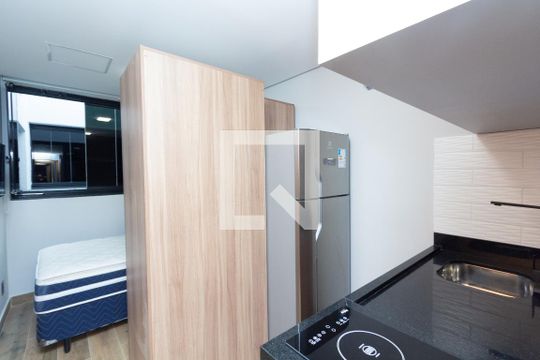 Cozinha de kitnet/studio para alugar com 1 quarto, 15m² em Vila Nova Conceição, São Paulo