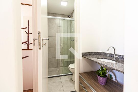 Banheiro de apartamento para alugar com 1 quarto, 30m² em Várzea da Barra Funda, São Paulo