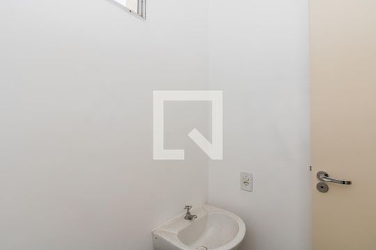 Banheiro de serviço de apartamento à venda com 2 quartos, 100m² em Jardim Santa Teresinha, São Paulo