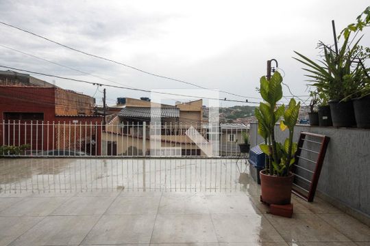Quintal de casa à venda com 4 quartos, 130m² em Jardim Mimar, São Paulo