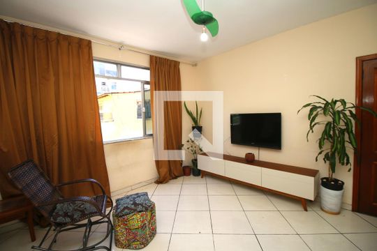Sala de apartamento para alugar com 2 quartos, 60m² em Olaria, Rio de Janeiro