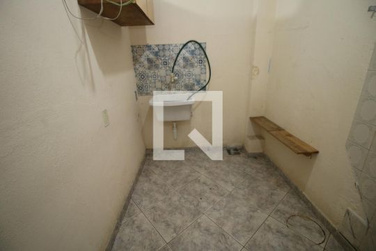 Área de Serviço de apartamento para alugar com 2 quartos, 60m² em Olaria, Rio de Janeiro