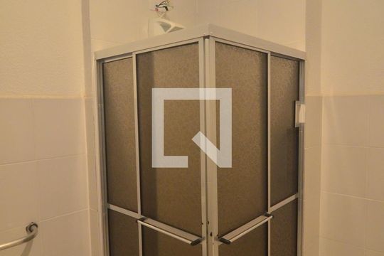 Banheiro de apartamento à venda com 1 quarto, 42m² em São Luis, Canoas