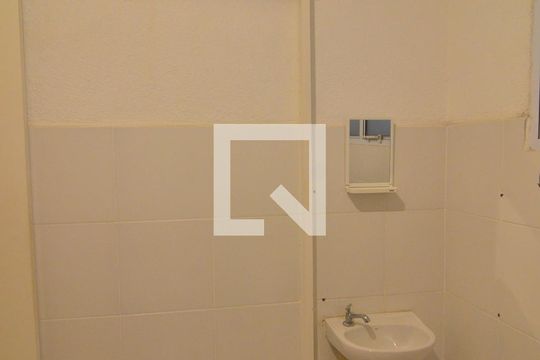 Banheiro de apartamento à venda com 1 quarto, 42m² em São Luis, Canoas