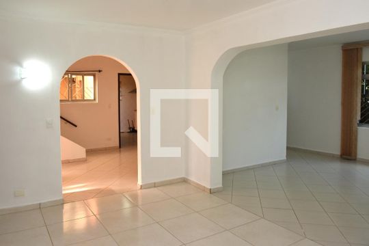 Sala dois ambientes de casa à venda com 6 quartos, 300m² em Cupecê, São Paulo
