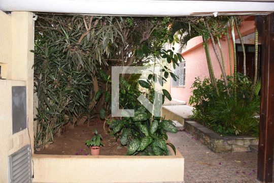 Quintal de casa à venda com 6 quartos, 300m² em Cupecê, São Paulo