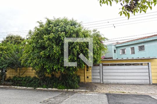 Fachada de casa à venda com 6 quartos, 300m² em Cupecê, São Paulo