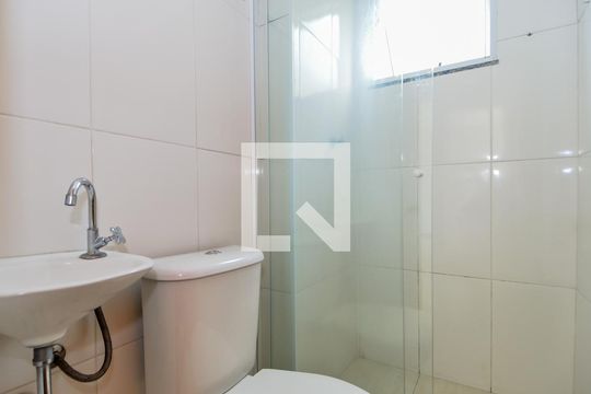 Banheiro de apartamento para alugar com 2 quartos, 60m² em Parque Continental Ii, Guarulhos