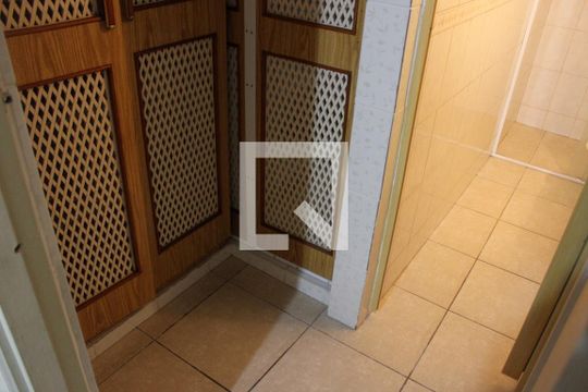 Banheiro da Suíte de apartamento para alugar com 2 quartos, 117m² em Itararé, São Vicente
