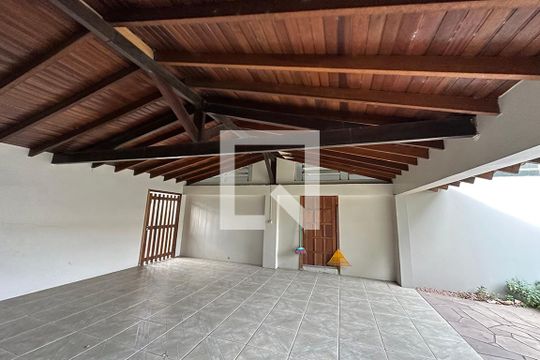 Garagem de casa à venda com 3 quartos, 297m² em Rio dos Sinos, São Leopoldo