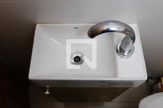 Lavabo de casa à venda com 3 quartos, 190m² em Vila Roque, São Paulo