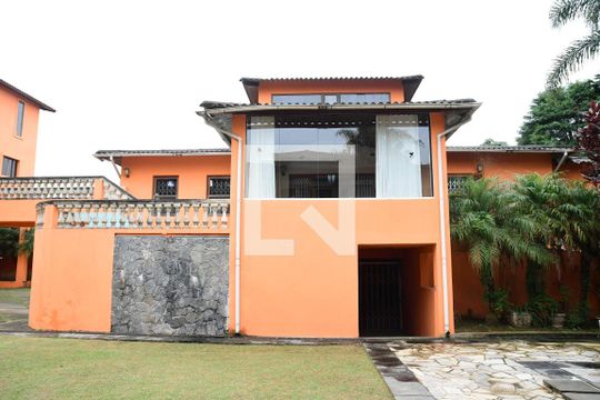 Fachada de casa para alugar com 3 quartos, 347m² em Jardim Santa Paula, Cotia