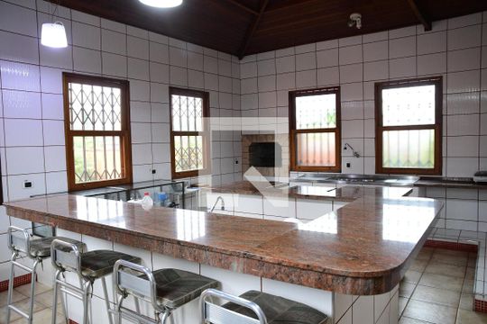 Cozinha de casa para alugar com 3 quartos, 347m² em Jardim Santa Paula, Cotia