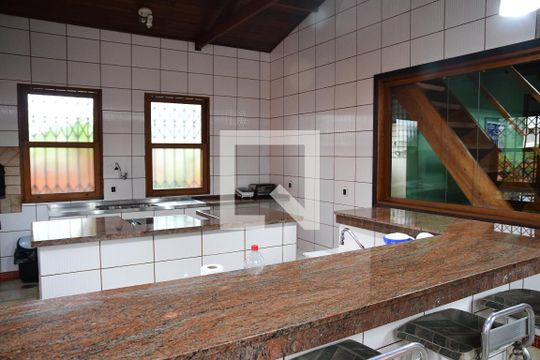 Cozinha de casa para alugar com 3 quartos, 347m² em Jardim Santa Paula, Cotia