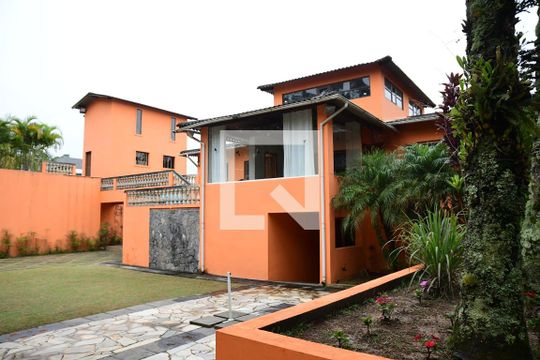 Fachada de casa para alugar com 3 quartos, 347m² em Jardim Santa Paula, Cotia