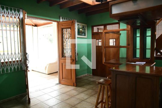 Sala de casa para alugar com 3 quartos, 347m² em Jardim Santa Paula, Cotia