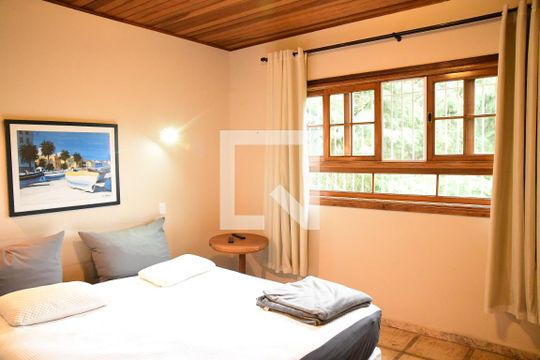 Quarto 1  de casa para alugar com 3 quartos, 347m² em Jardim Santa Paula, Cotia