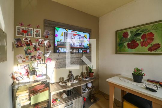 Sala de apartamento à venda com 2 quartos, 40m² em Vila Nova, Porto Alegre