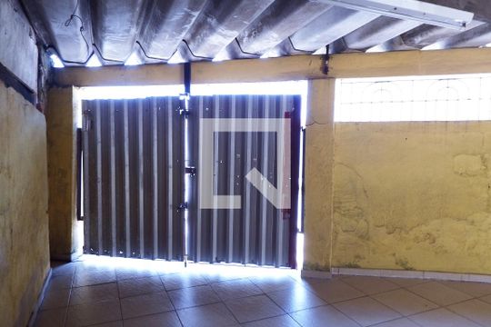 Garagem/Fundos de casa para alugar com 2 quartos, 130m² em Vila Margarida, São Vicente