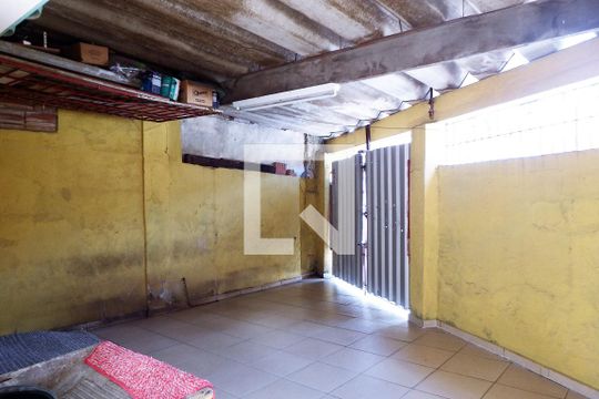 Garagem/Fundos de casa para alugar com 2 quartos, 130m² em Vila Margarida, São Vicente