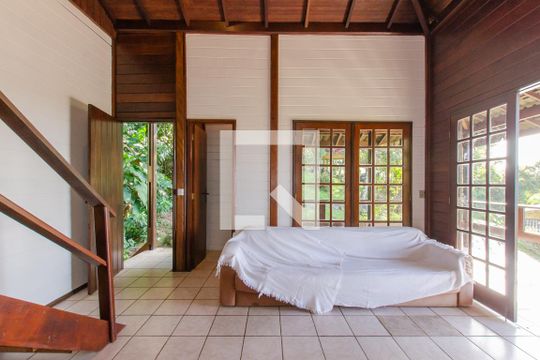 Sala de casa de condomínio para alugar com 2 quartos, 150m² em Rio Tavares, Florianópolis