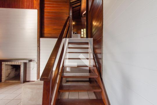 Sala de casa de condomínio para alugar com 2 quartos, 150m² em Rio Tavares, Florianópolis