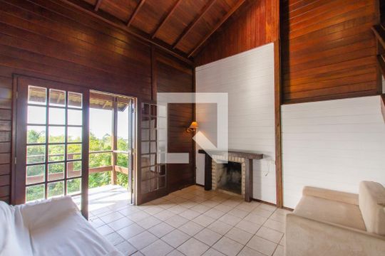 Sala de casa de condomínio para alugar com 2 quartos, 150m² em Rio Tavares, Florianópolis