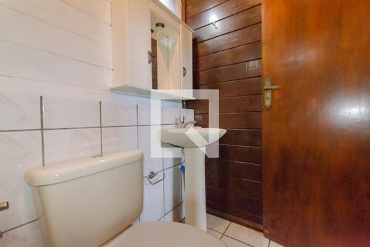 Banheiro de casa de condomínio para alugar com 2 quartos, 150m² em Rio Tavares, Florianópolis