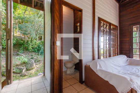 Lavabo de casa de condomínio para alugar com 2 quartos, 150m² em Rio Tavares, Florianópolis