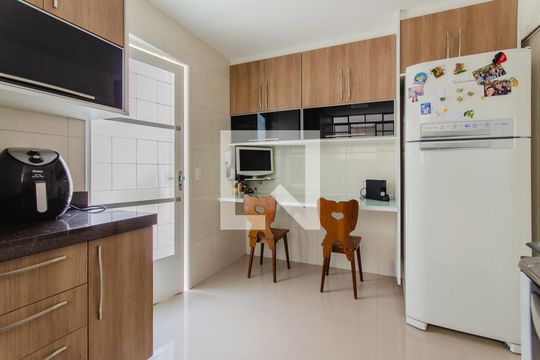 Cozinha de casa para alugar com 3 quartos, 240m² em Vila Mariana, São Paulo