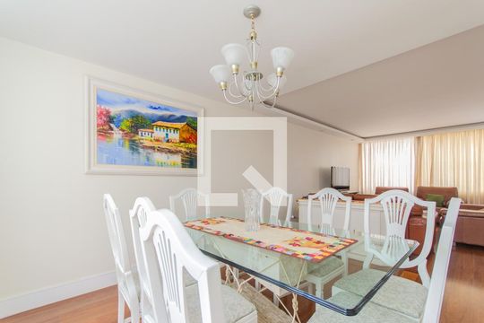 Sala de casa à venda com 3 quartos, 240m² em Vila Mariana, São Paulo