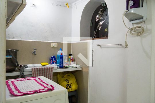 Área de Serviço Casa 2 de casa à venda com 5 quartos, 500m² em Vila Gilda, Santo André