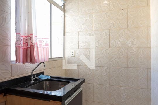Área de serviço de apartamento para alugar com 2 quartos, 44m² em Jardim Petrópolis, Cotia