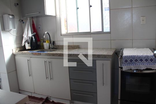 Cozinha de apartamento para alugar com 2 quartos, 50m² em Novo Riacho, Contagem