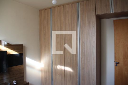 Quarto 1 de apartamento para alugar com 2 quartos, 50m² em Novo Riacho, Contagem