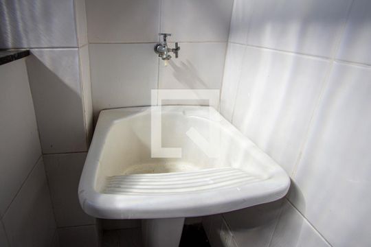 Área de Serviço de apartamento para alugar com 2 quartos, 65m² em Centro, São Gonçalo