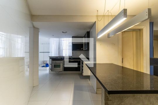 Cozinha de apartamento para alugar com 1 quarto, 40m² em Santa Ifigênia, São Paulo