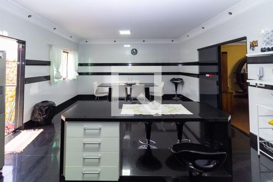 Cozinha de casa à venda com 4 quartos, 300m² em Vila Califórnia, São Paulo