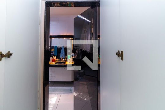 Banheiro da Suíte 1 de casa à venda com 4 quartos, 300m² em Vila Califórnia, São Paulo