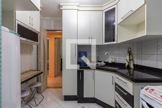 Cozinha de apartamento à venda com 2 quartos, 63m² em Vila Scarpelli, Santo André