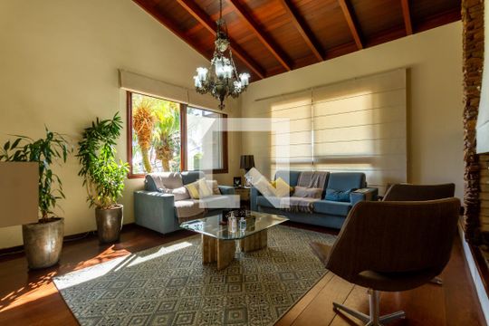 Casa à venda com 3 quartos, 240m² em Teresópolis, Porto Alegre